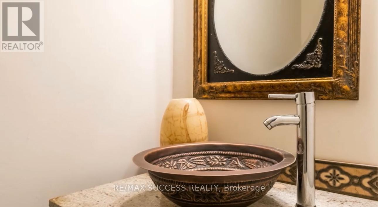 5847 Summerside Drive, Mississauga, Ontario  L5M 6J5 - Photo 19 - W12595326