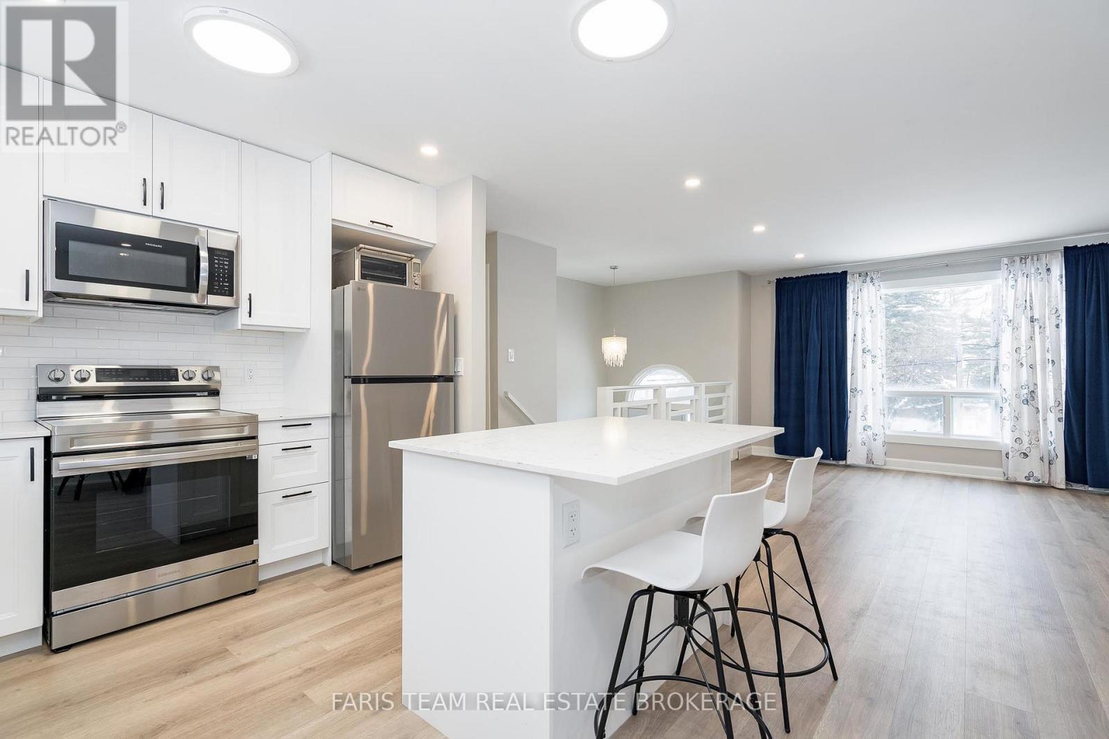 214 Huronia Road, Barrie, Ontario  L4N 8A7 - Photo 8 - S12694276