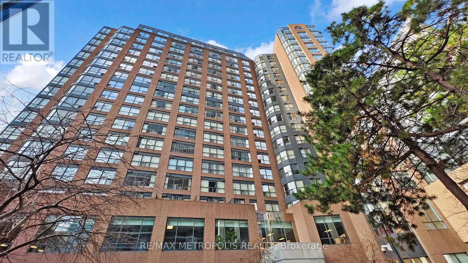 611 - 7 CARLTON STREET, Toronto, Ontario