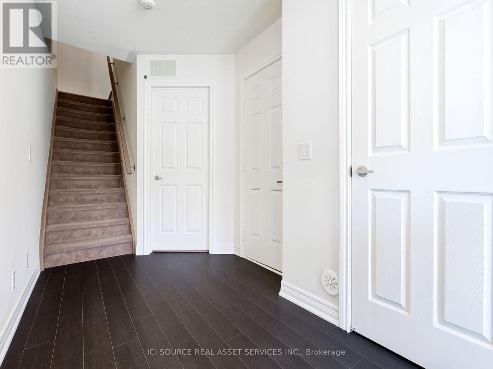 71 Tabaret Crescent, Oshawa, Ontario  L1L 0G5 - Photo 4 - E12694146