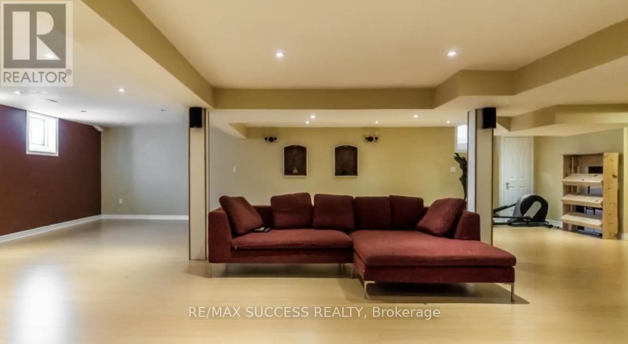 5847 Summerside Drive, Mississauga, Ontario  L5M 6J5 - Photo 17 - W12595442