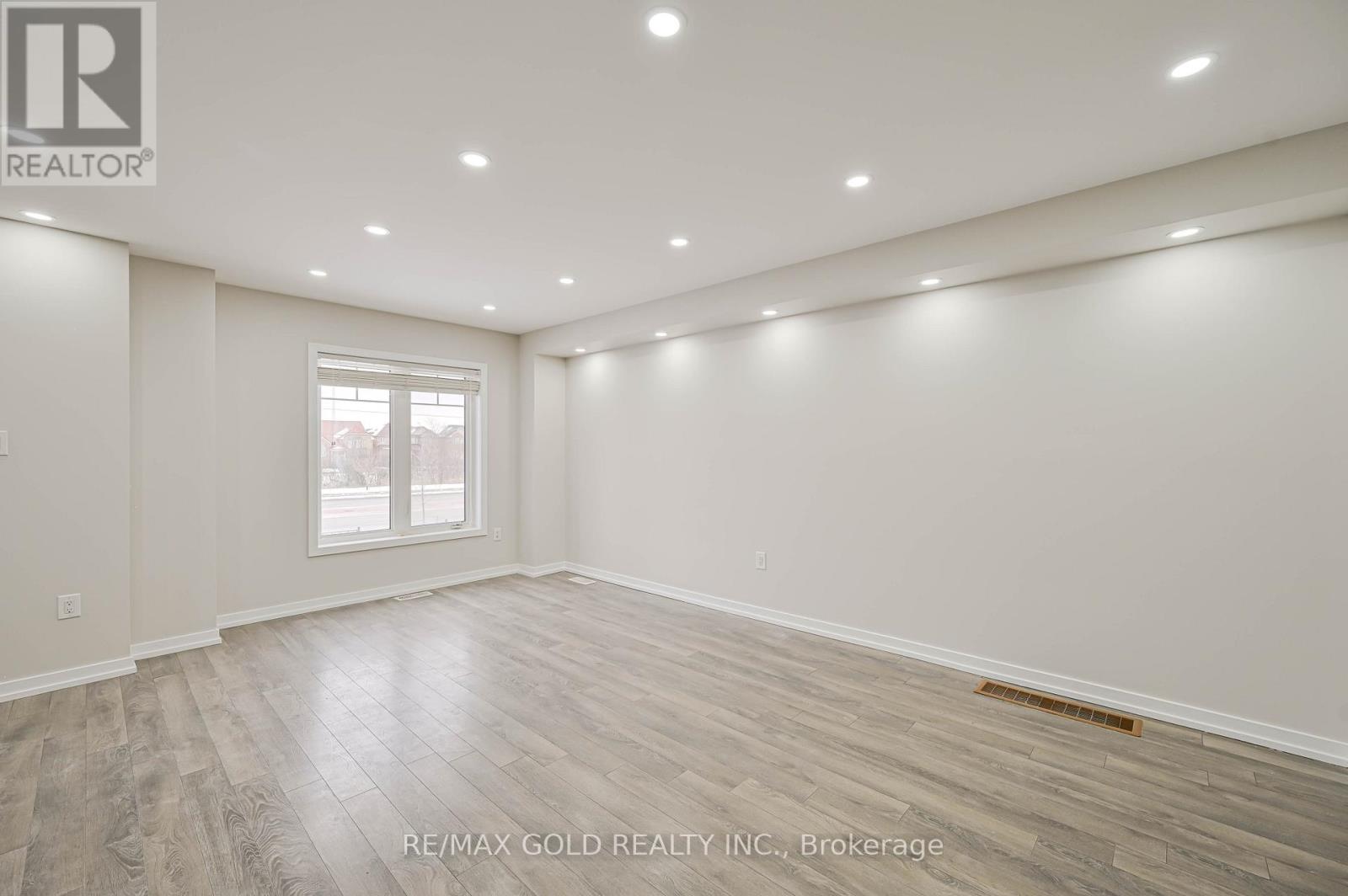 94 Golden Springs Drive, Brampton, Ontario  L7A 4N6 - Photo 10 - W12694128