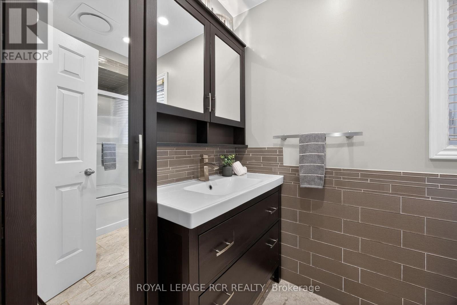 223 Kensington Place, Orangeville, Ontario  L9W 4G6 - Photo 17 - W12694118