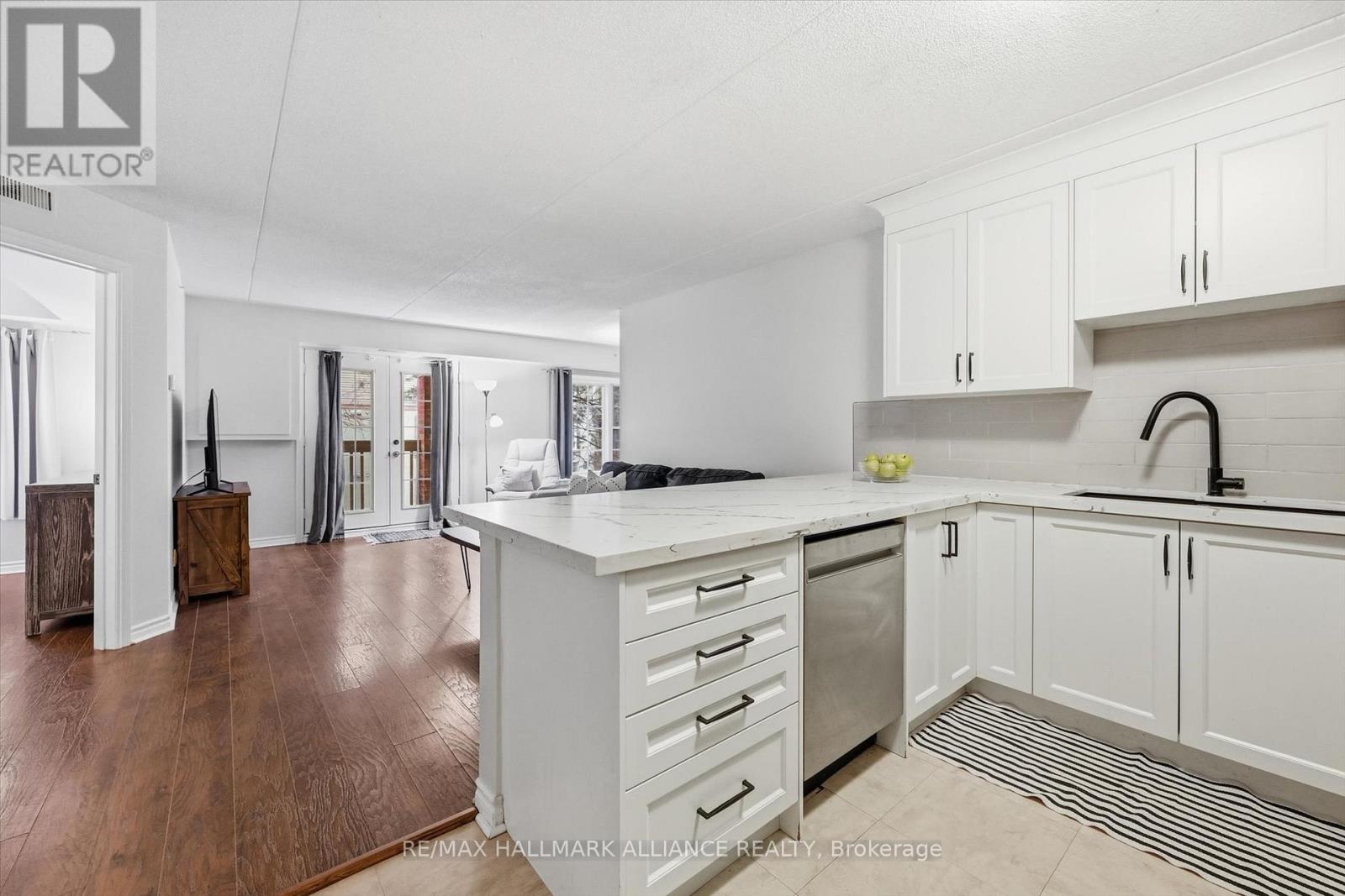 209 - 4013 Kilmer Drive, Burlington, Ontario  L7M 4M3 - Photo 6 - W12694122