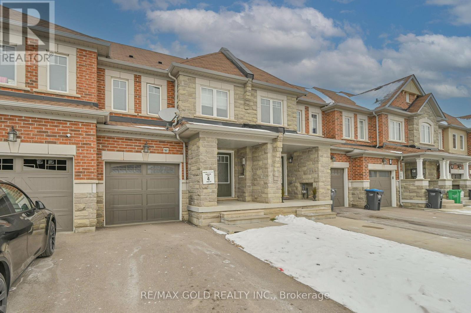 94 Golden Springs Drive, Brampton, Ontario  L7A 4N6 - Photo 2 - W12694128