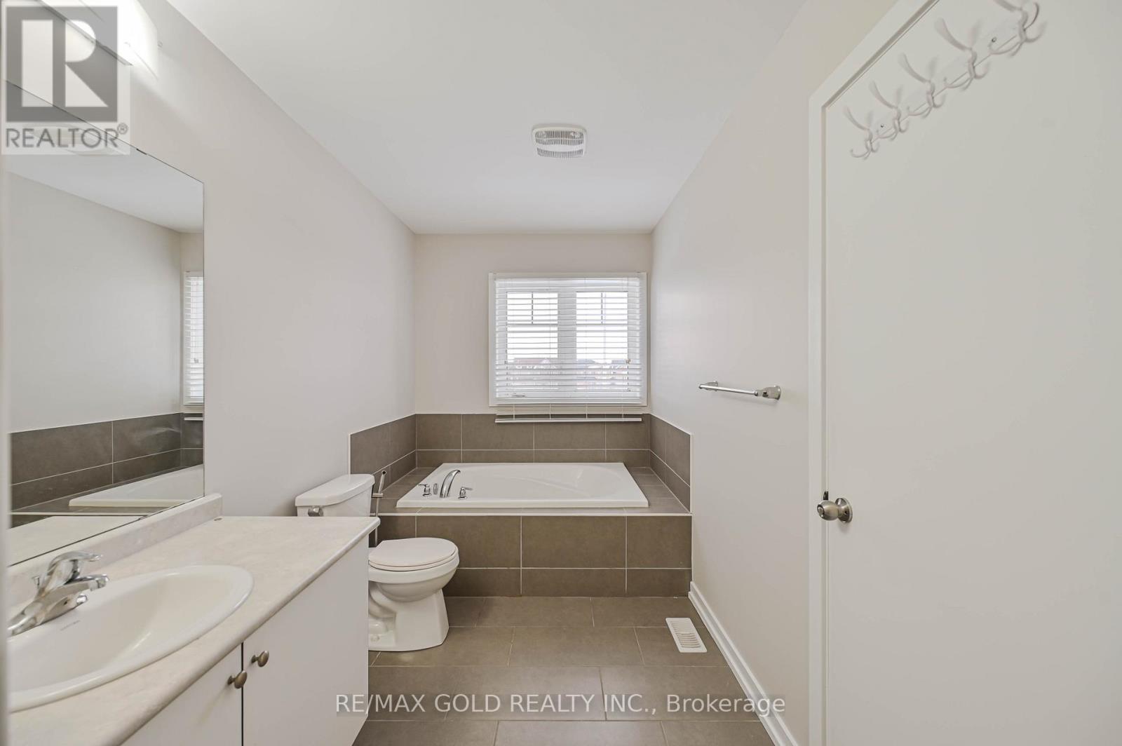 94 Golden Springs Drive, Brampton, Ontario  L7A 4N6 - Photo 25 - W12694128