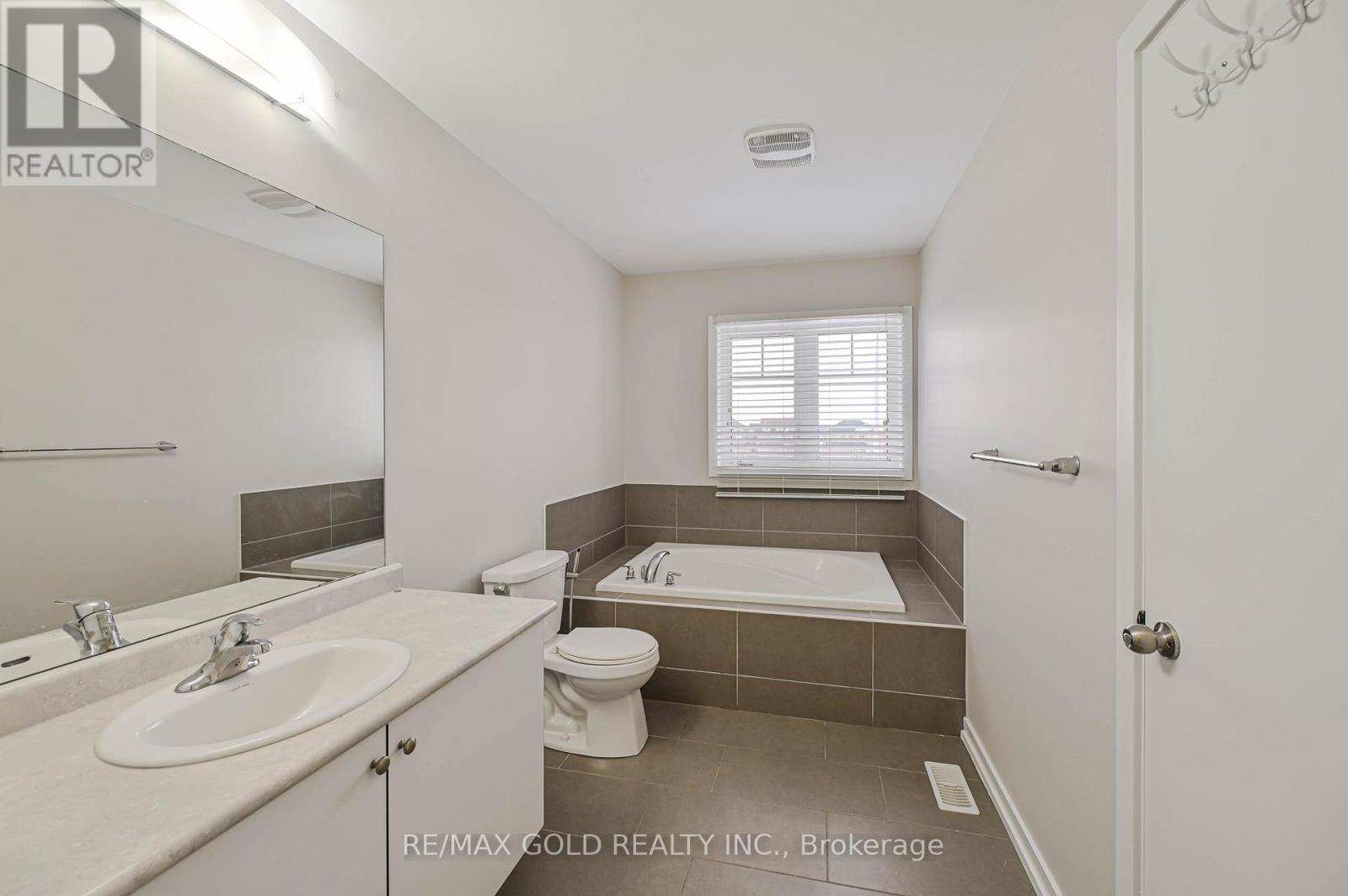 94 Golden Springs Drive, Brampton, Ontario  L7A 4N6 - Photo 24 - W12694128