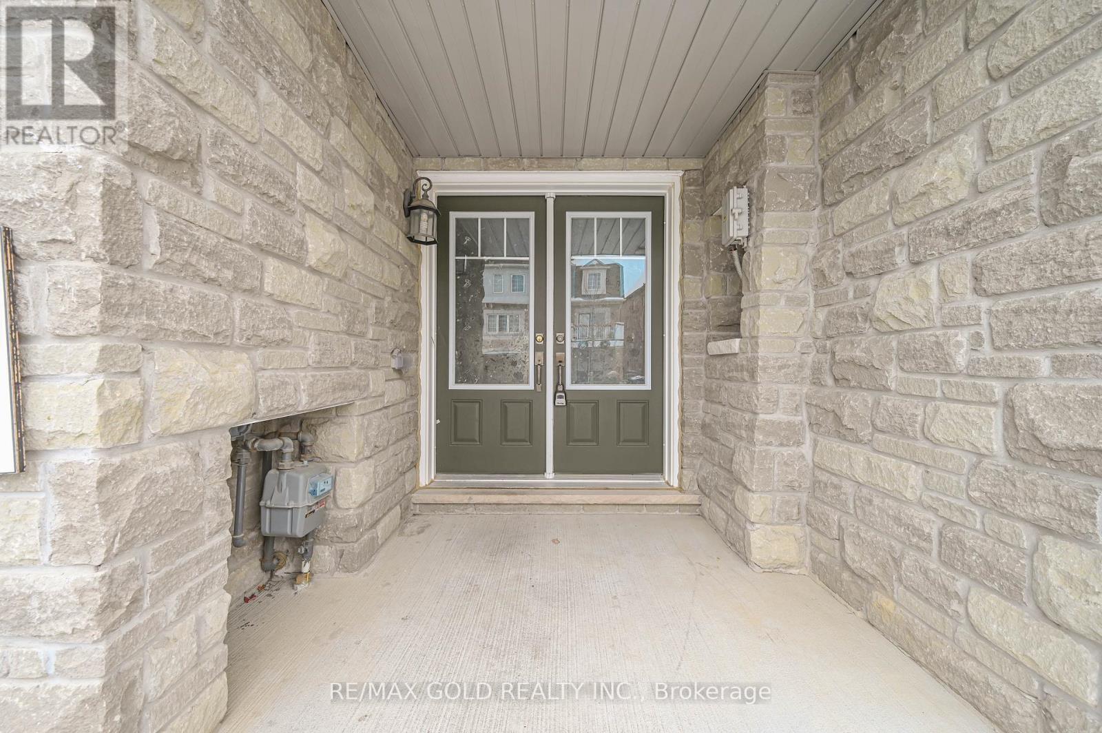 94 Golden Springs Drive, Brampton, Ontario  L7A 4N6 - Photo 3 - W12694128