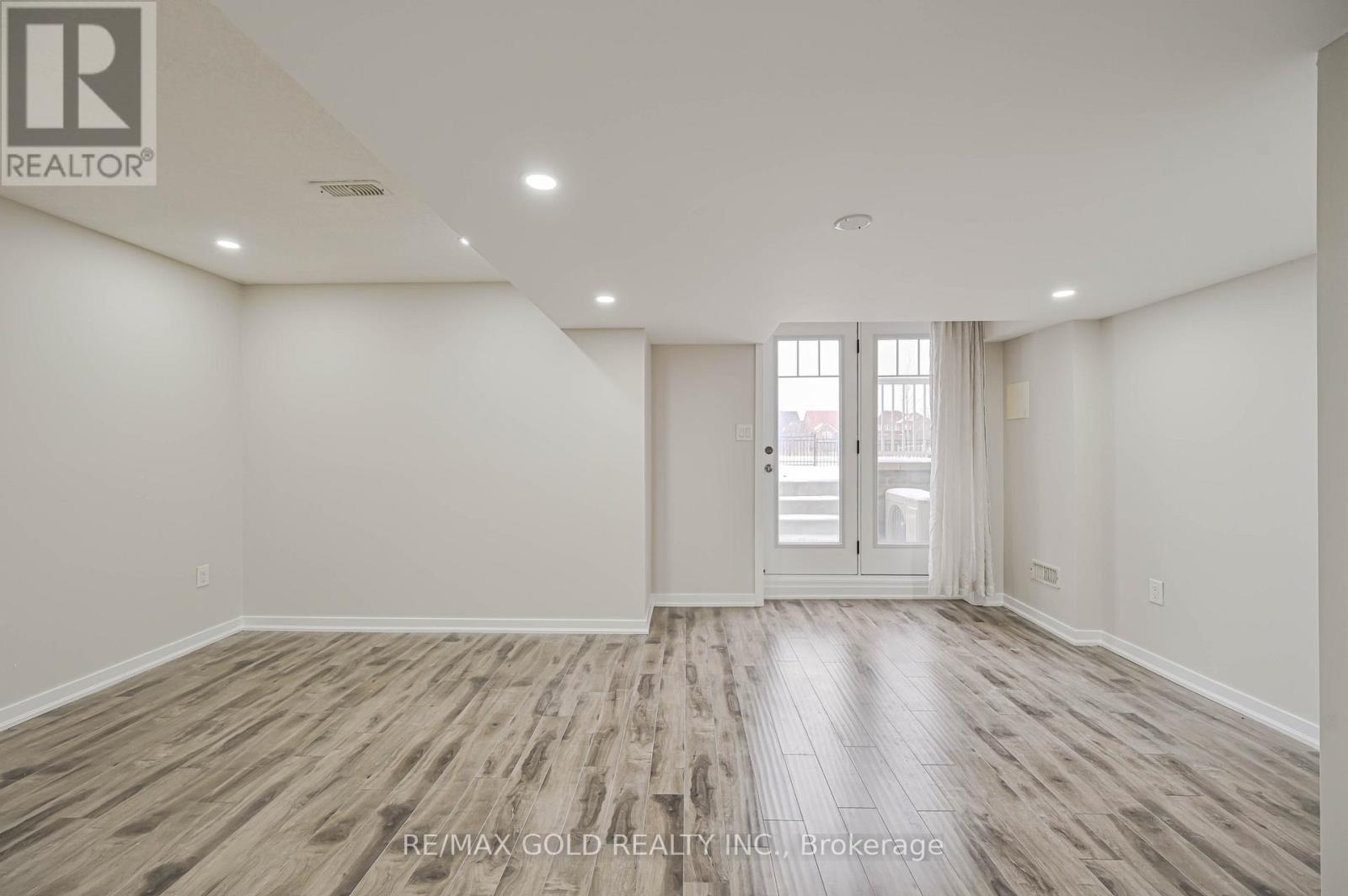 94 Golden Springs Drive, Brampton, Ontario  L7A 4N6 - Photo 35 - W12694128