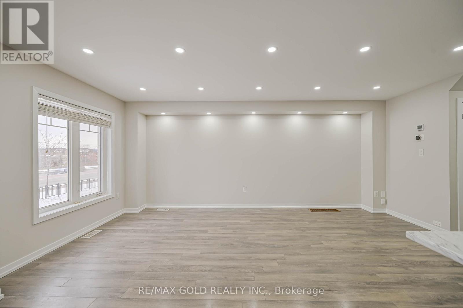 94 Golden Springs Drive, Brampton, Ontario  L7A 4N6 - Photo 7 - W12694128