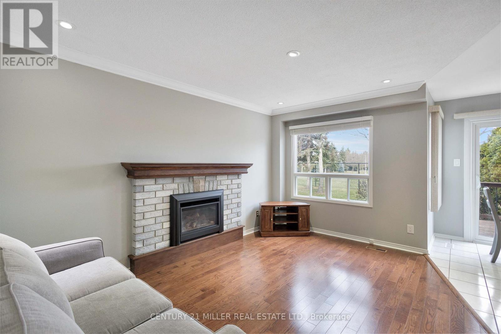 2185 Vista Drive, Burlington, Ontario  L7M 3N7 - Photo 6 - W12694144