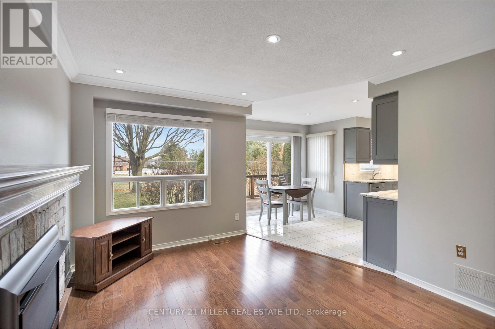 2185 Vista Drive, Burlington, Ontario  L7M 3N7 - Photo 7 - W12694144