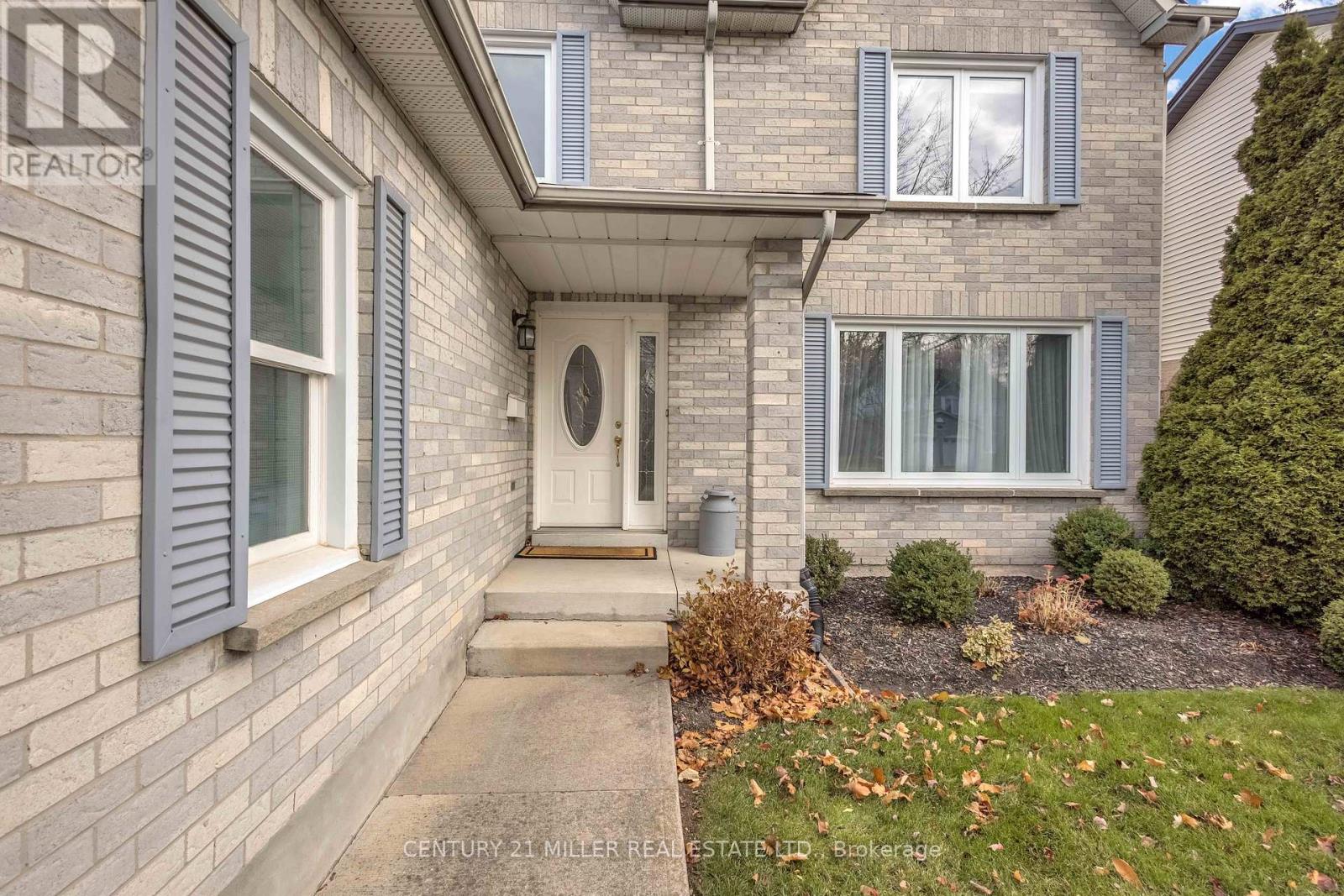 2185 Vista Drive, Burlington, Ontario  L7M 3N7 - Photo 3 - W12694144