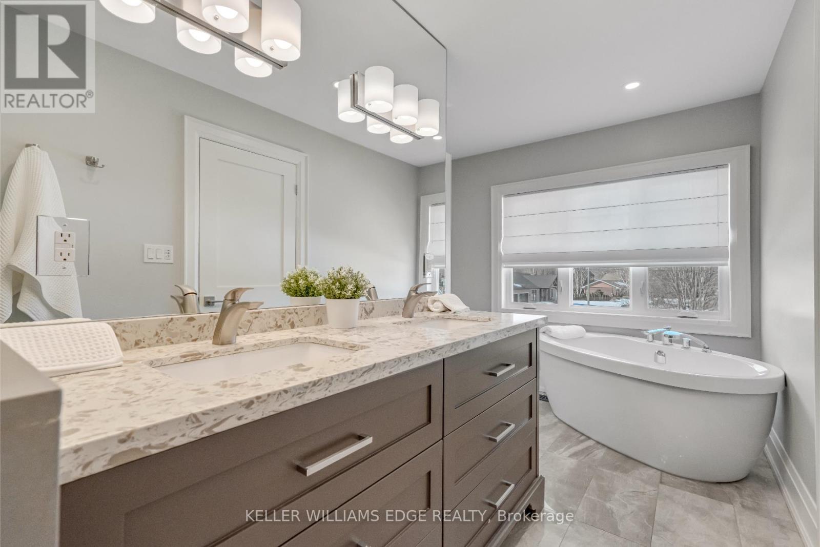 6 Credit Street, Halton Hills, Ontario  L7G 2W1 - Photo 13 - W12694216