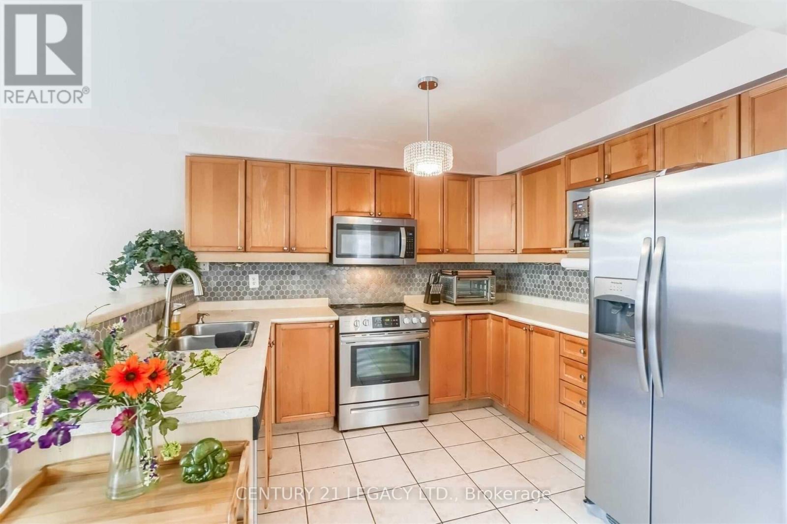 24 Ashmere Road, Brampton, Ontario  L7A 1W9 - Photo 6 - W12694262