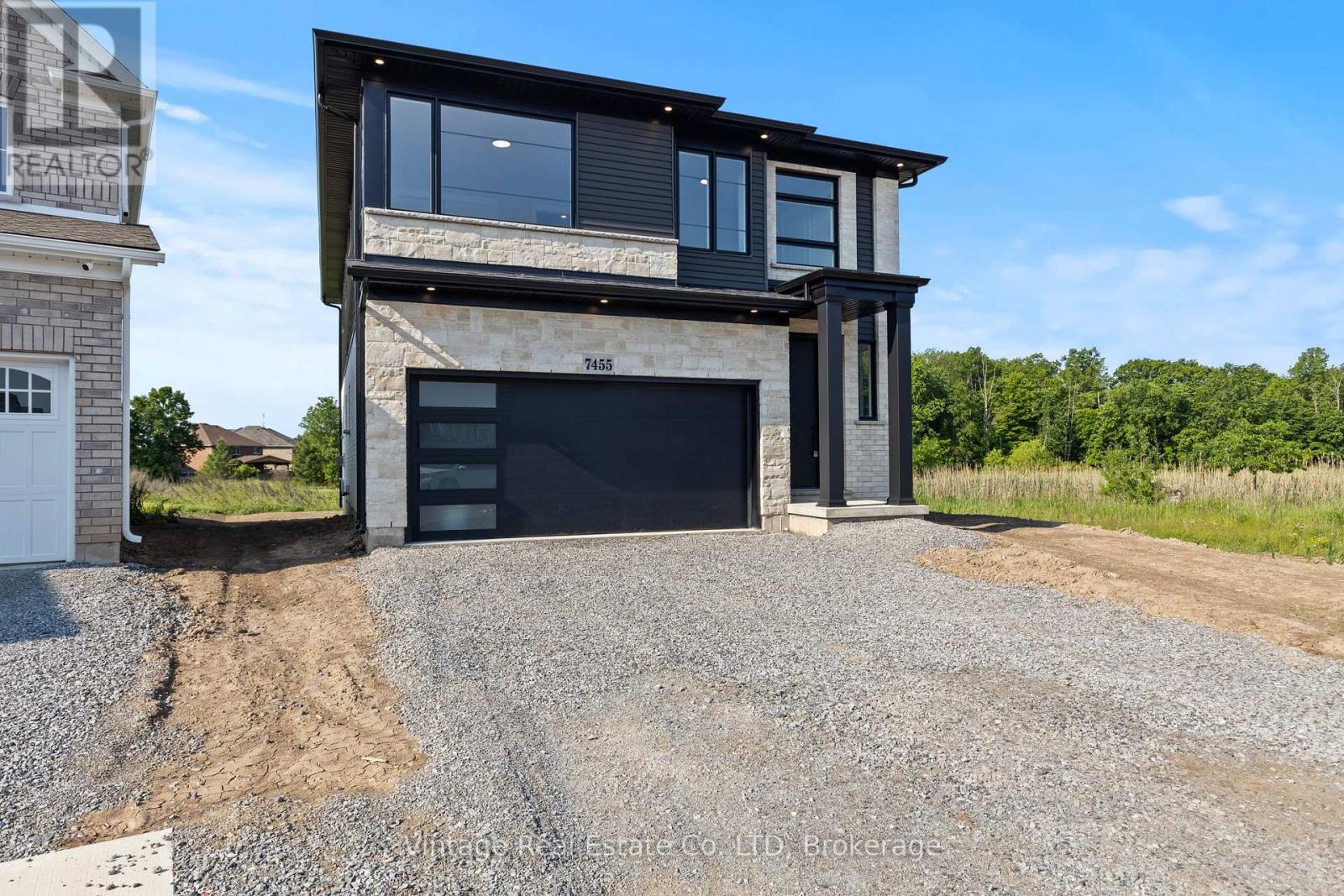 7455 Majestic Trail, Niagara Falls, Ontario  L2H 3V9 - Photo 2 - X12694164