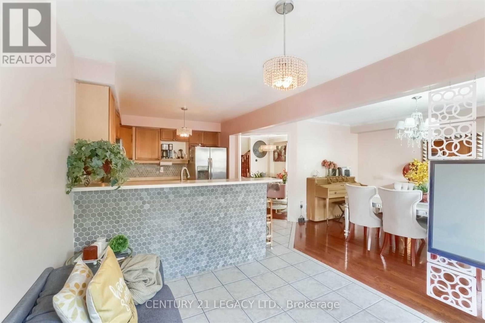 24 Ashmere Road, Brampton, Ontario  L7A 1W9 - Photo 8 - W12694262