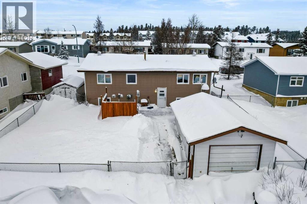 11 Hillside Avenue, Swan Hills, Alberta  T0G 2C0 - Photo 2 - A2275938