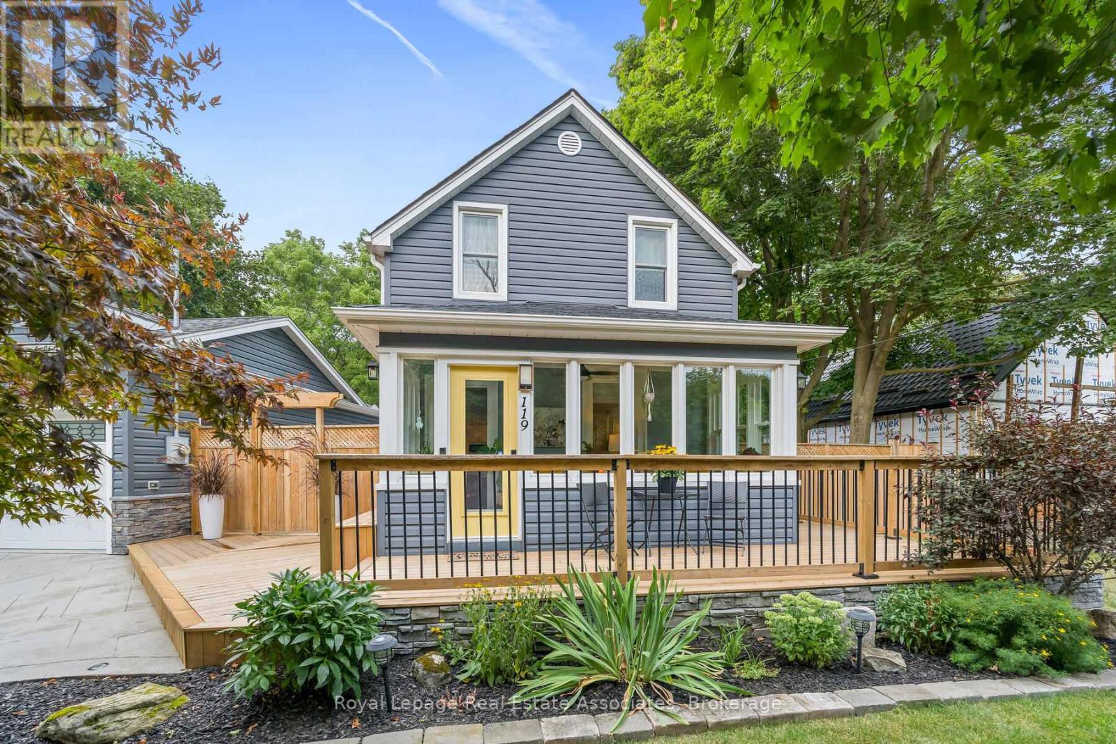 119 Crescent Street, Halton Hills, Ontario  L7J 2E1 - Photo 3 - W12694268