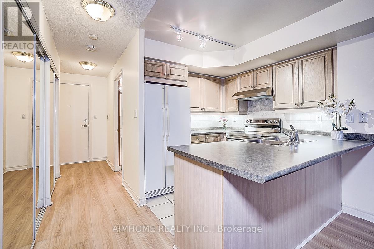 2111 Lake Shore Boulevard W, Toronto, Ontario  M8V 4B2 - Photo 6 - W12694246