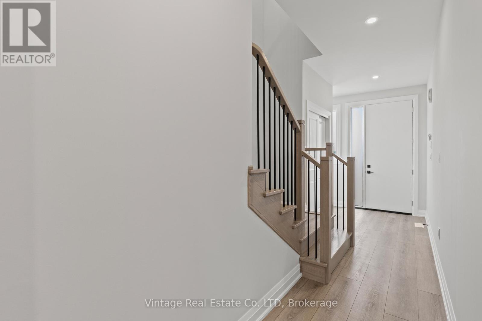 7455 Majestic Trail, Niagara Falls, Ontario  L2H 3V9 - Photo 4 - X12694164