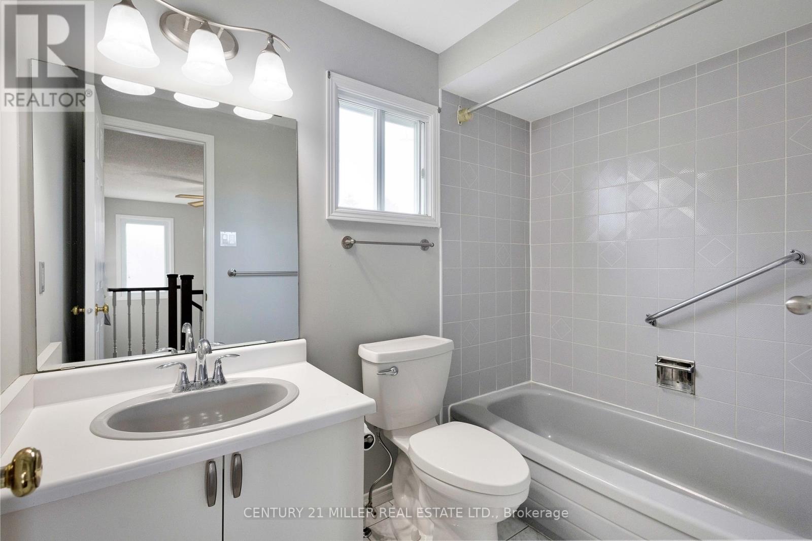 2185 Vista Drive, Burlington, Ontario  L7M 3N7 - Photo 18 - W12694144