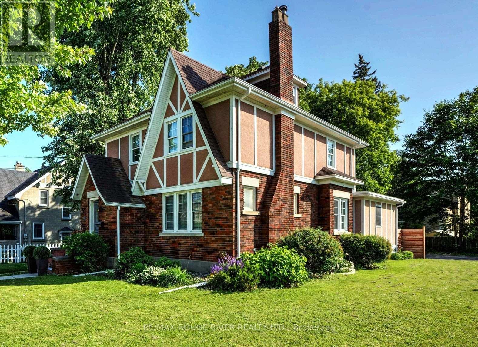 18 VICTORIA STREET, Perth, Ontario