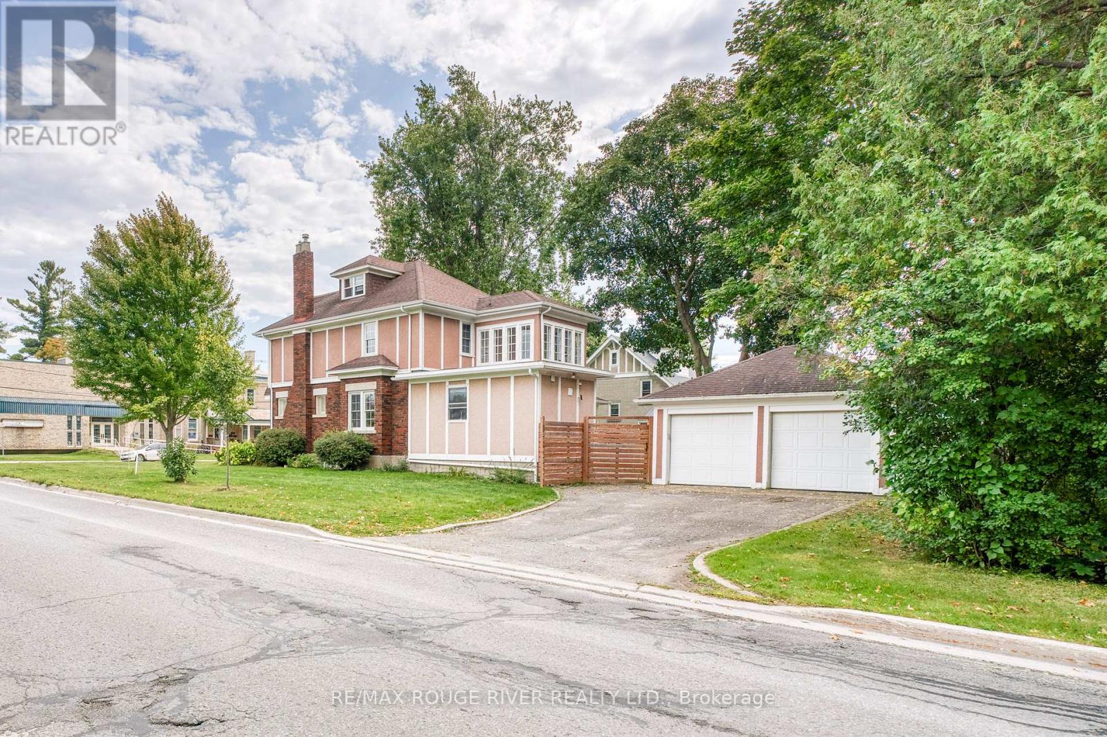 18 Victoria Street, Perth, Ontario  K7H 2H6 - Photo 2 - X12389896