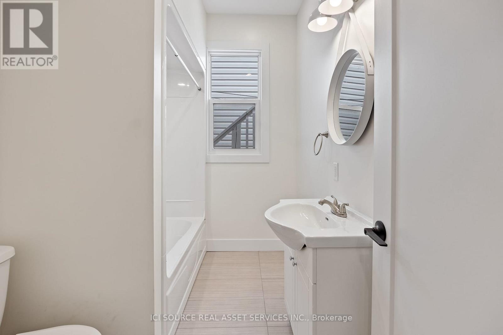 Unit 3 - 304 Lincoln Road, Windsor, Ontario  N8Y 2G4 - Photo 8 - X12694154