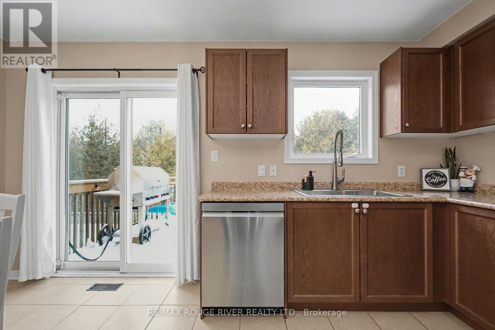 78 Cook Street, Kawartha Lakes, Ontario  K9V 0C7 - Photo 10 - X12694192