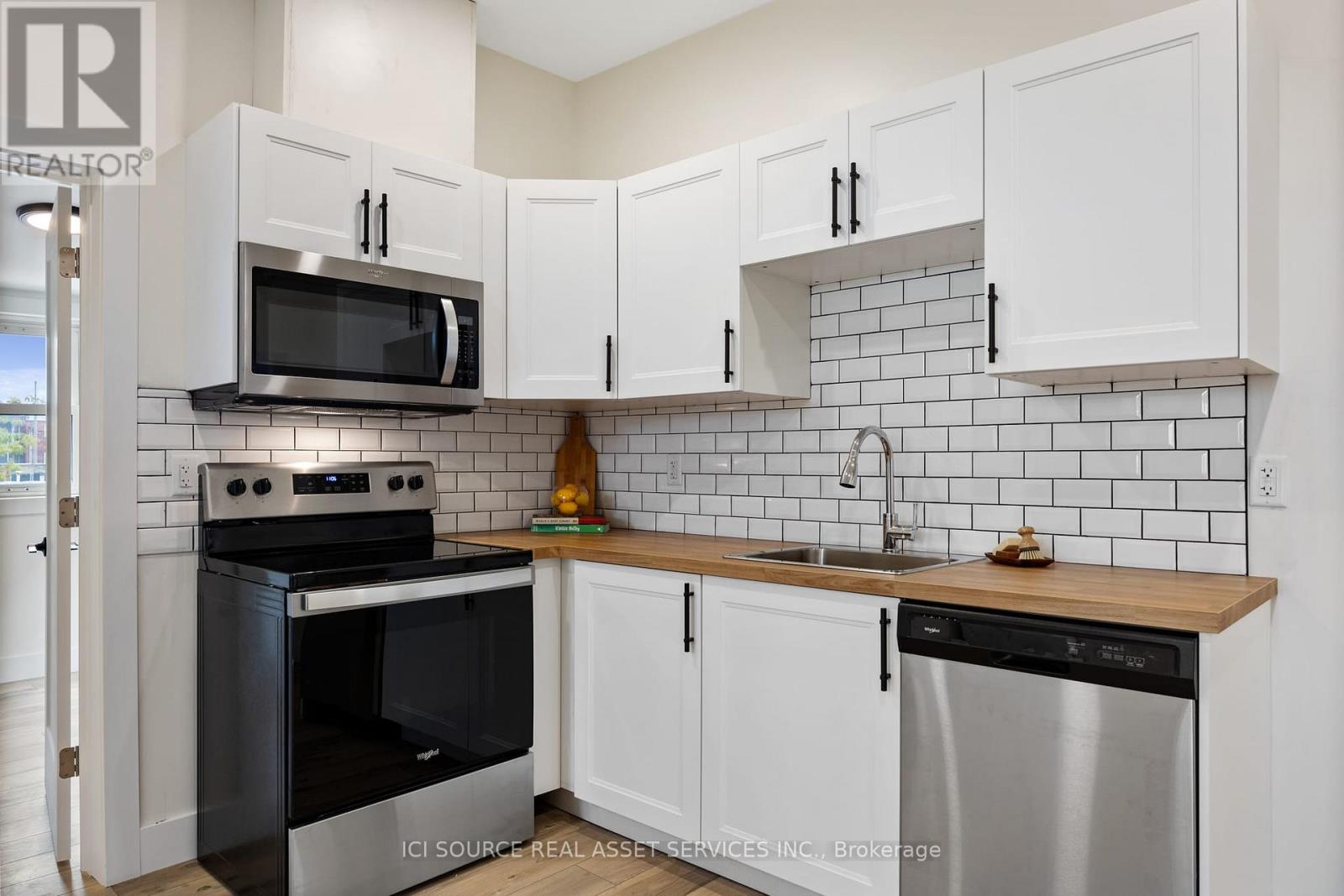 Unit 3 - 304 Lincoln Road, Windsor, Ontario  N8Y 2G4 - Photo 2 - X12694154