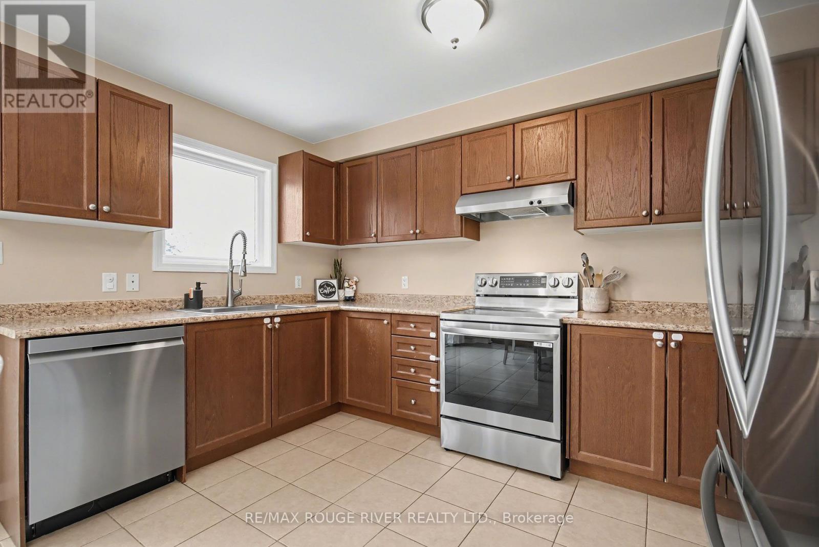 78 Cook Street, Kawartha Lakes, Ontario  K9V 0C7 - Photo 9 - X12694192