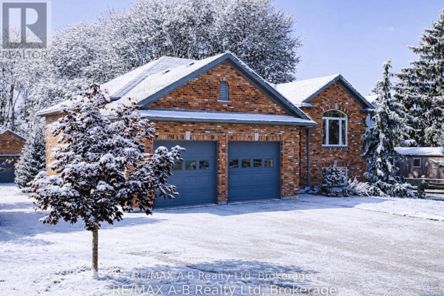 75 Thames Road, St. Marys, Ontario  N4X 1C4 - Photo 2 - X12430260