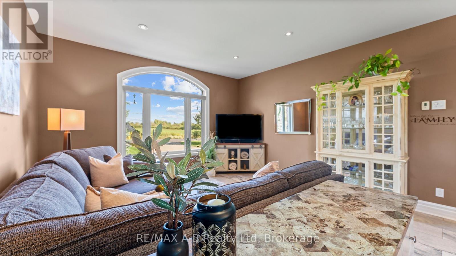 75 Thames Road, St. Marys, Ontario  N4X 1C4 - Photo 14 - X12430260