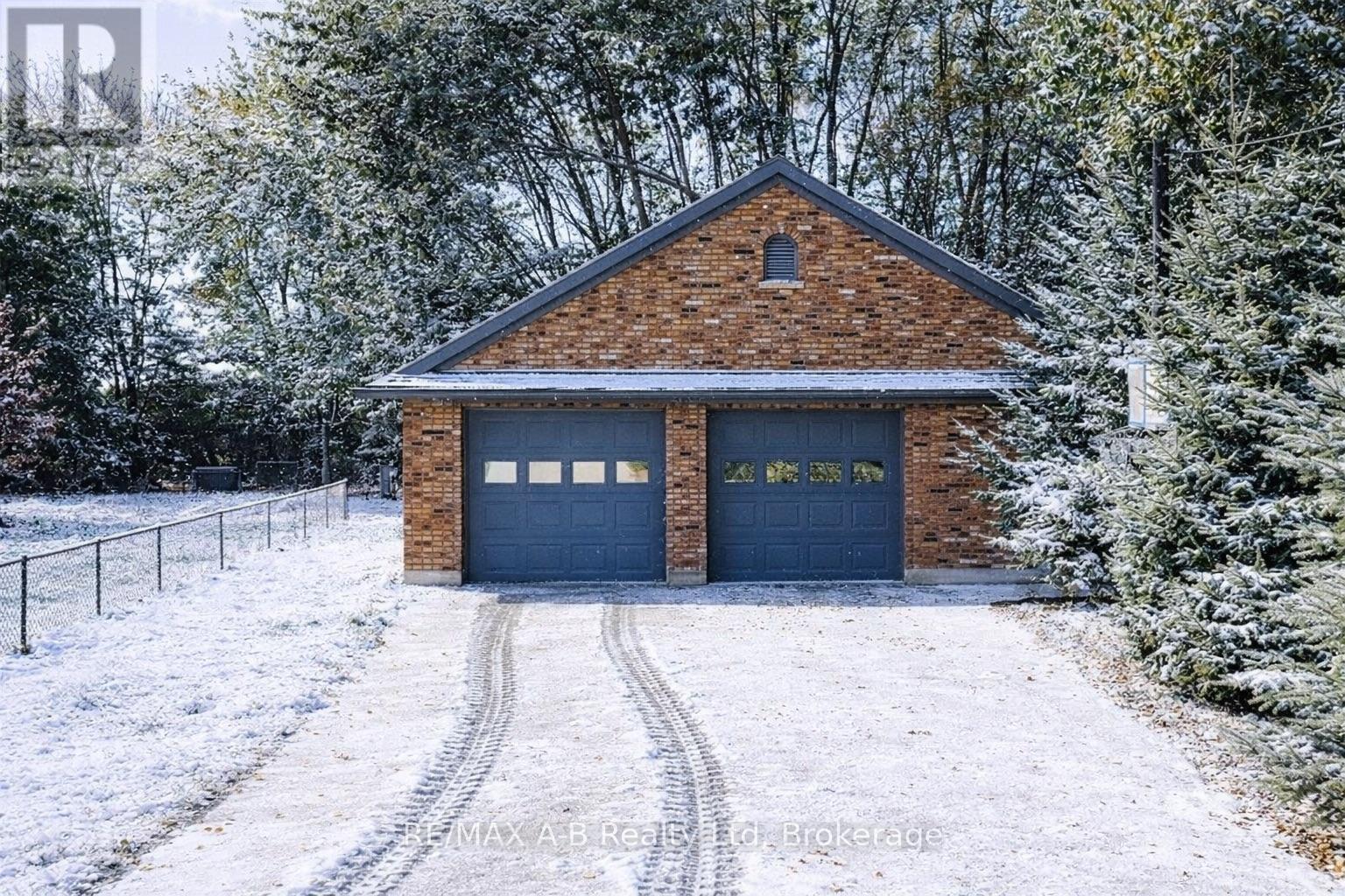 75 Thames Road, St. Marys, Ontario  N4X 1C4 - Photo 3 - X12430260