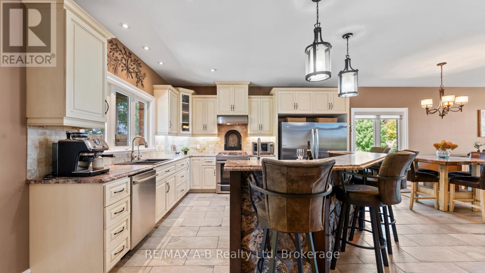 75 Thames Road, St. Marys, Ontario  N4X 1C4 - Photo 7 - X12430260