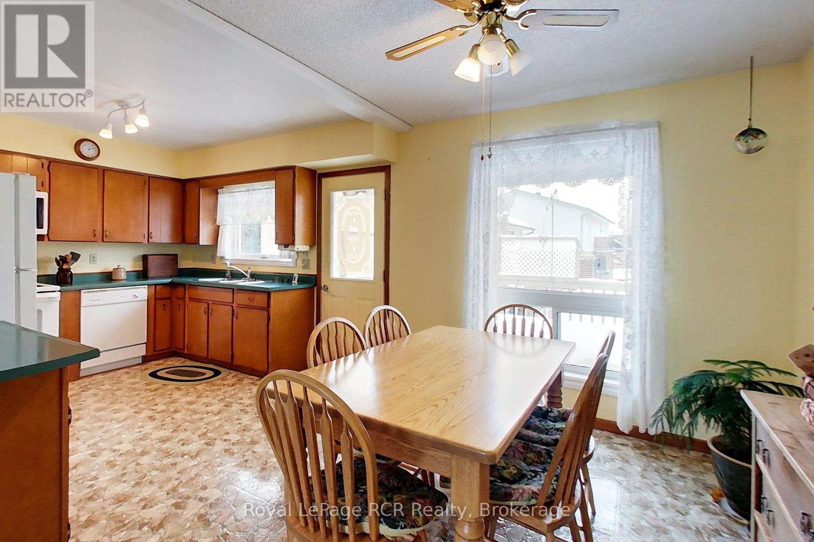 612 Garafraxa Street N, West Grey, Ontario  N0G 1R0 - Photo 18 - X12694228