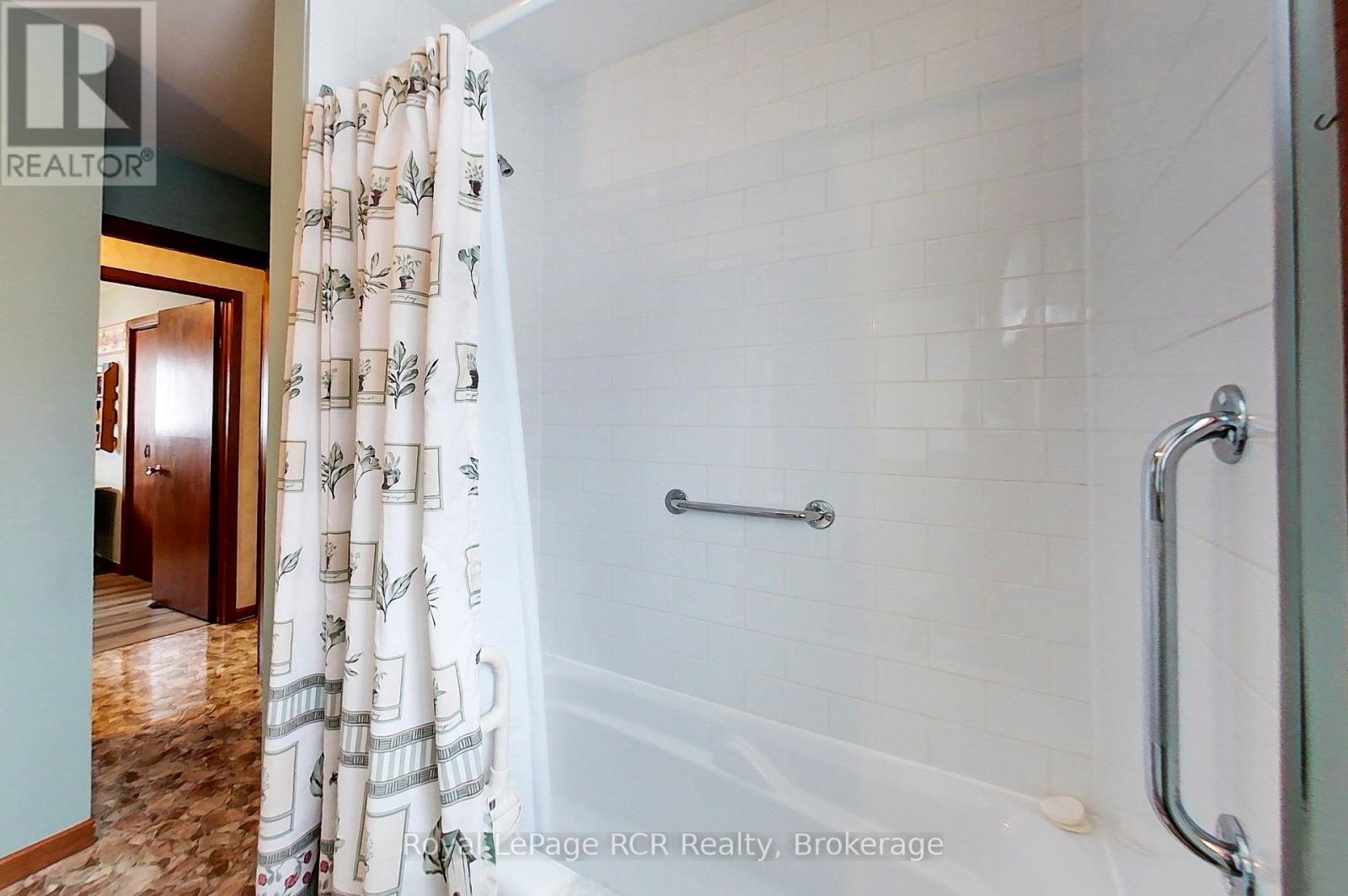 612 Garafraxa Street N, West Grey, Ontario  N0G 1R0 - Photo 25 - X12694228