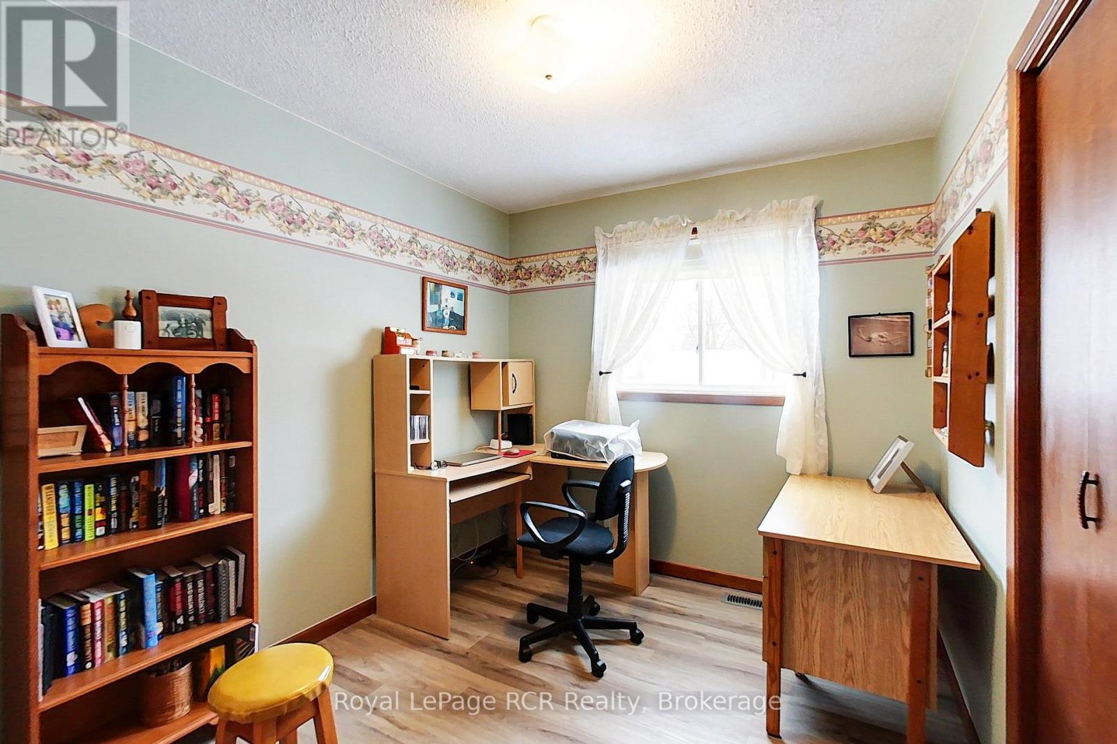 612 Garafraxa Street N, West Grey, Ontario  N0G 1R0 - Photo 23 - X12694228