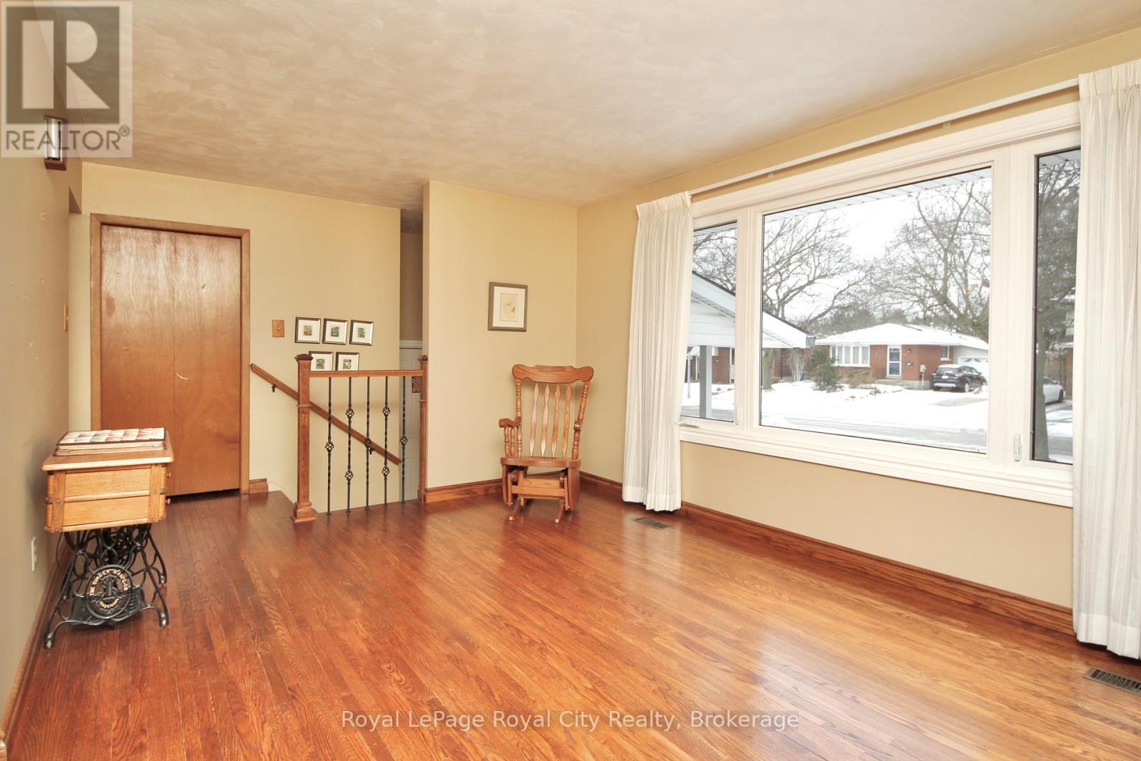 57 Lambert Crescent, Guelph, Ontario  N1G 2R4 - Photo 12 - X12694248