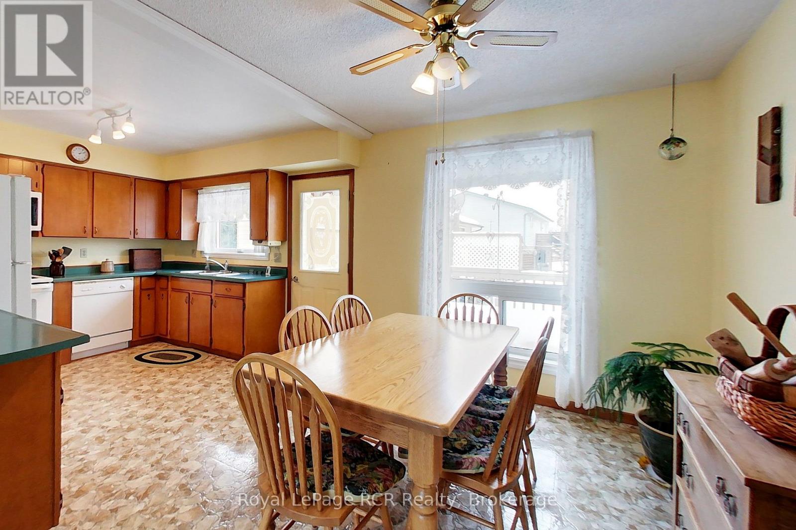 612 Garafraxa Street N, West Grey, Ontario  N0G 1R0 - Photo 17 - X12694228