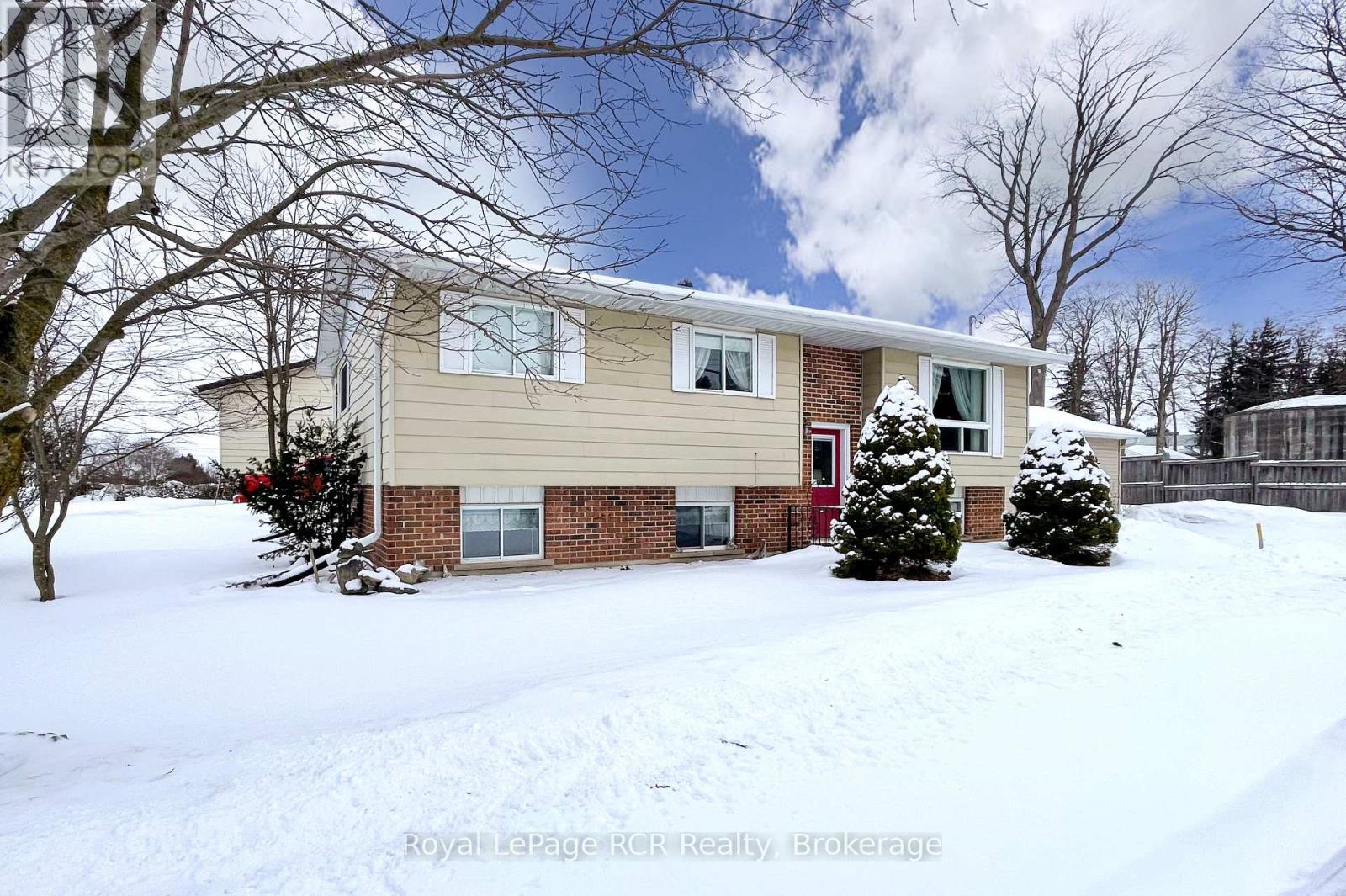 612 Garafraxa Street N, West Grey, Ontario  N0G 1R0 - Photo 4 - X12694228