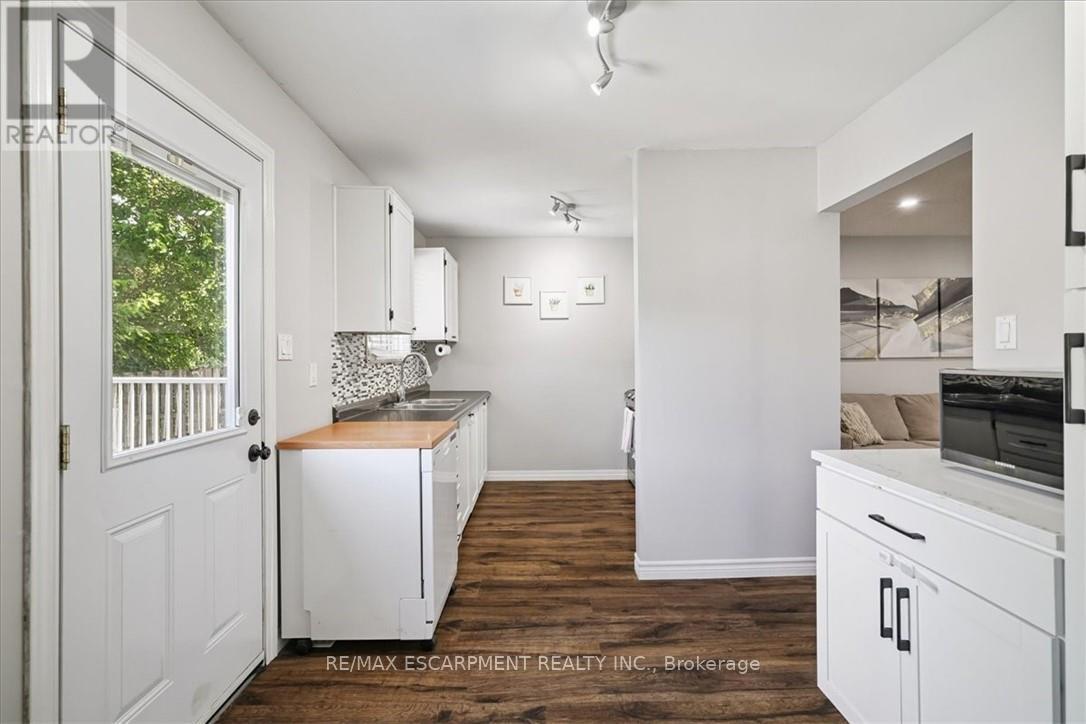 9 Inglewood Street, Brantford, Ontario  N3P 1A4 - Photo 9 - X12694302