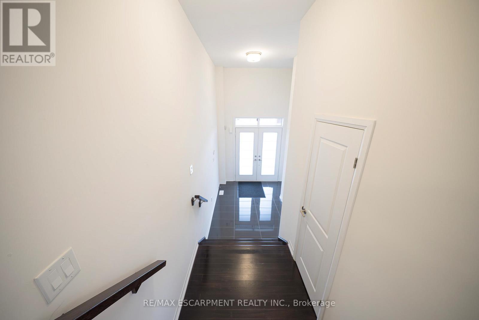 9 Tarrison Street, Brantford, Ontario  N3V 0B1 - Photo 4 - X12694254