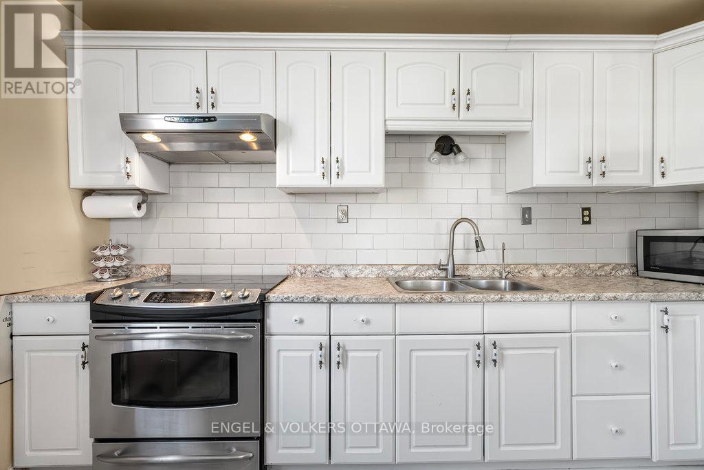 12420 Ormond Road, North Dundas, Ontario  K0C 2K0 - Photo 11 - X12425578