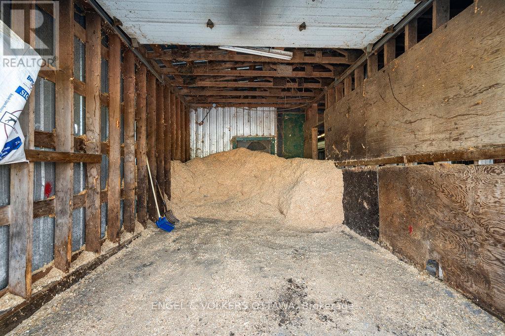 12420 Ormond Road, North Dundas, Ontario  K0C 2K0 - Photo 38 - X12425578