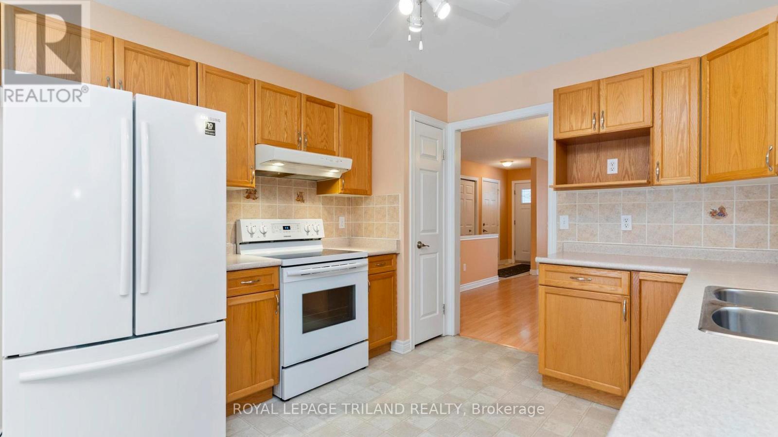 Photo 11 of 28 for 1553 Devos Drive