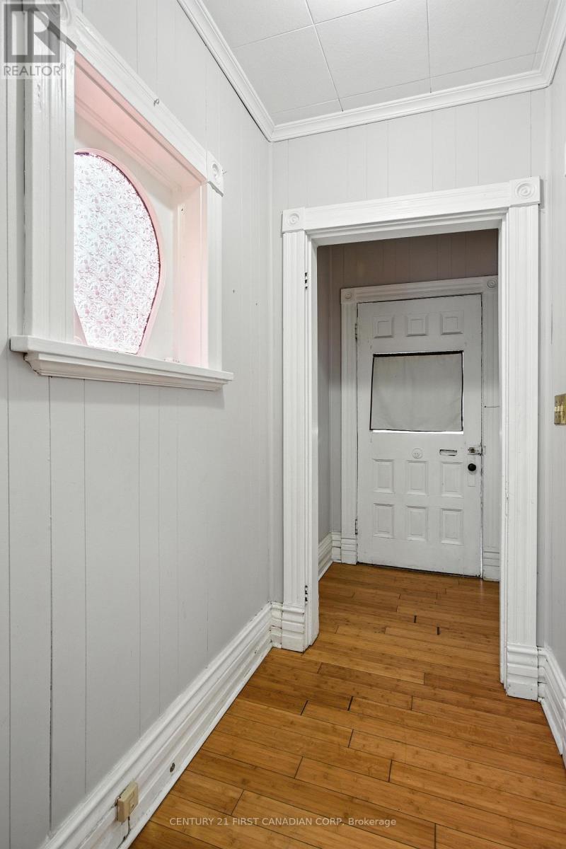 111 Wharncliffe Road N, London North, Ontario  N6H 2A8 - Photo 7 - X12694416