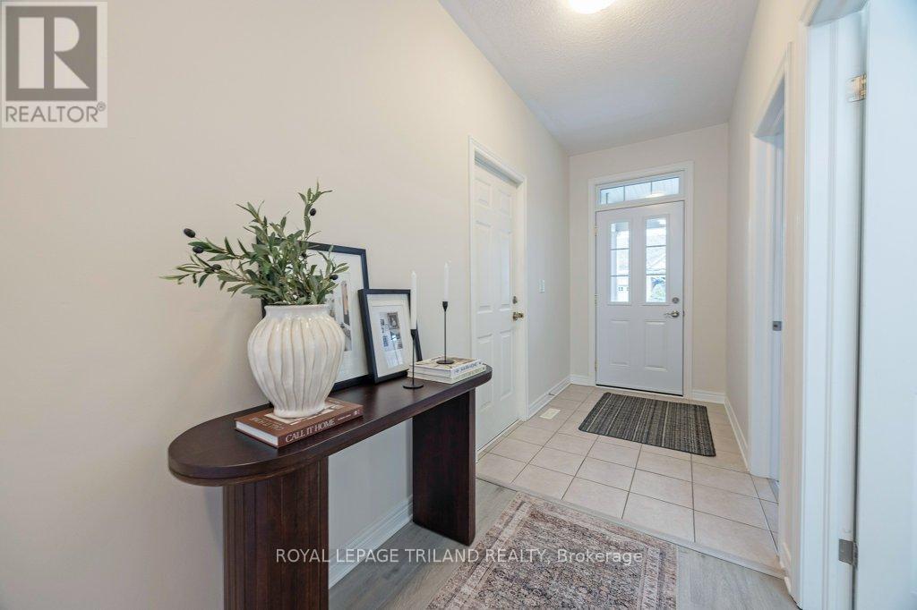 112 - 2025 Meadowgate Boulevard, London South, Ontario  N6M 1K9 - Photo 4 - X12694508