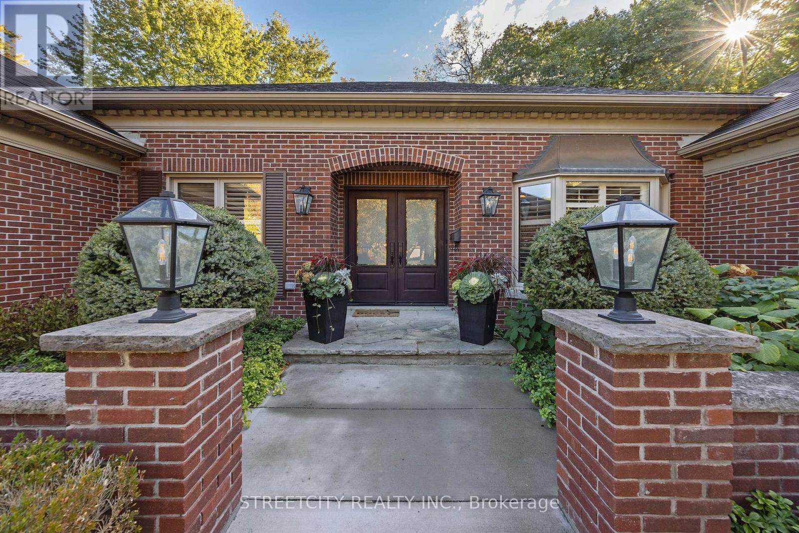 46 Foxborough Grove, London South, Ontario  N6K 4A8 - Photo 2 - X12694654